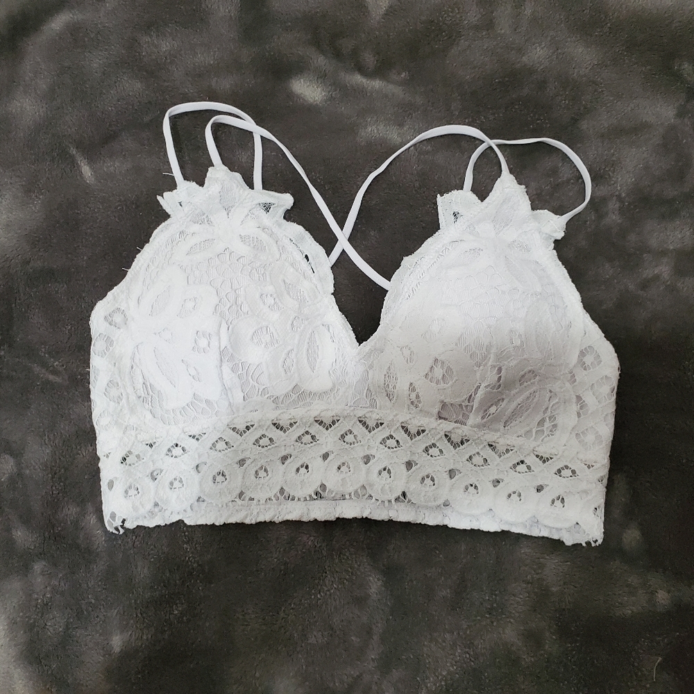 Trendy designer inspired crochet bralette - Picture 1 of 4